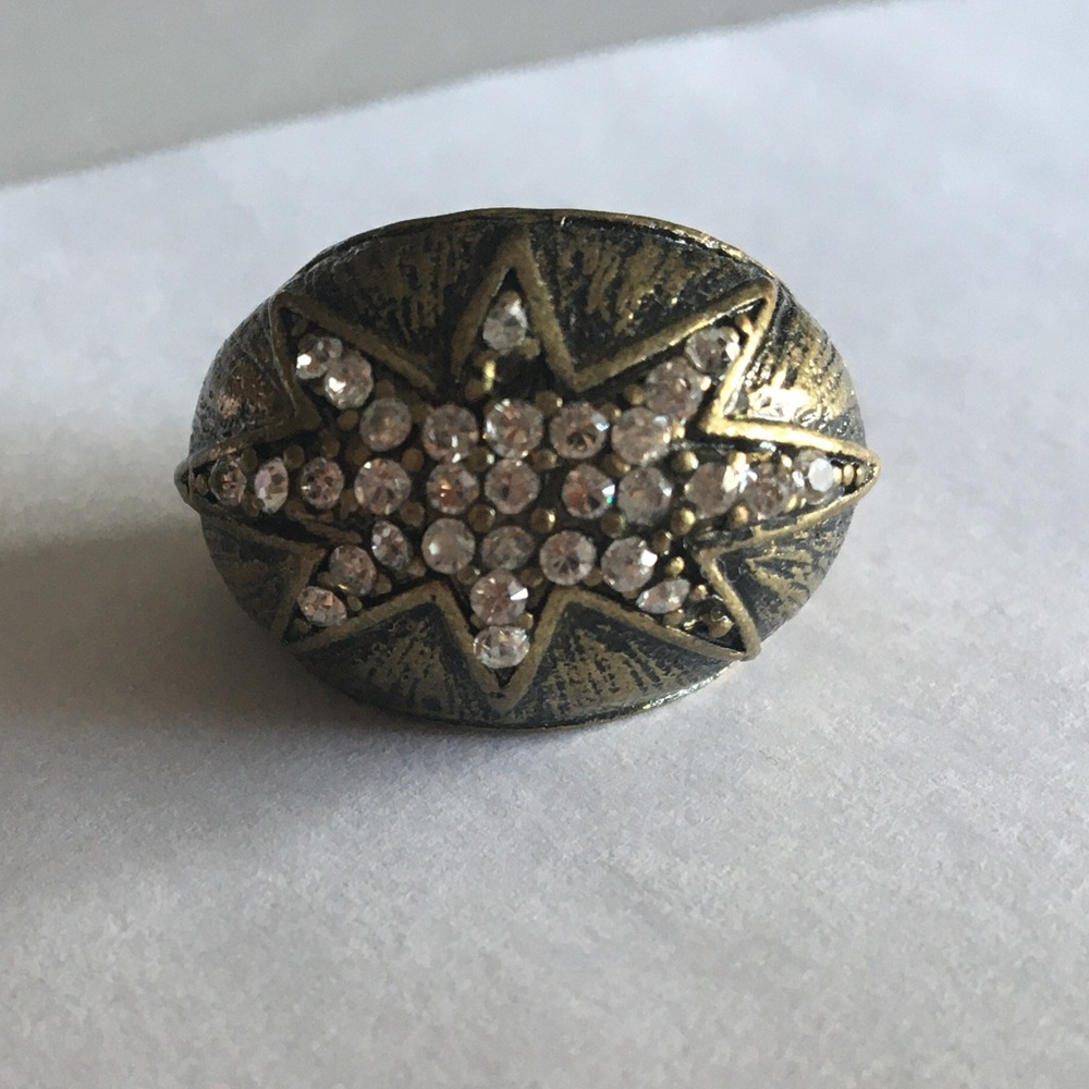⭐️ Crystal starburst cocktail ring